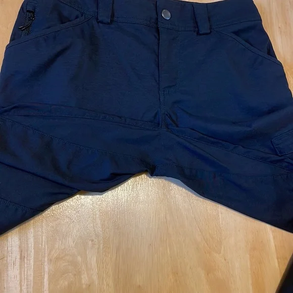 Duluth Trading Co Dry on the Fly Improved Capris - Black - Picture 10 of 16